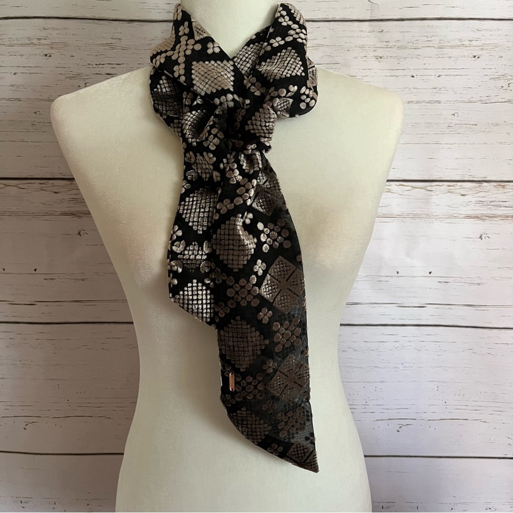 FP Flocked Scarf